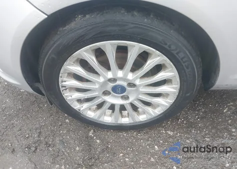 2014 Ford Fiesta Titanium z USA, uszkodzony, nr VIN 3FADP4CJ1EM206947